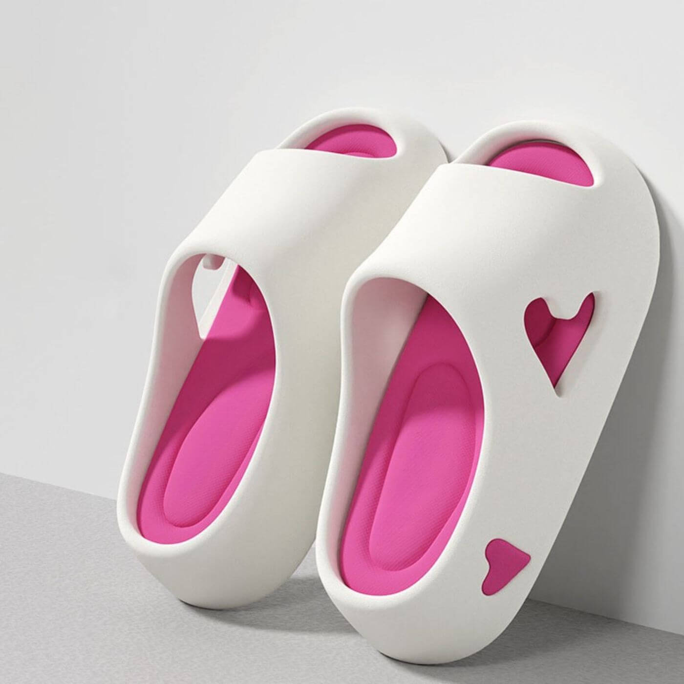 Amora™ - Flip-flops med hängande hjärtdesign och molnlik känsla