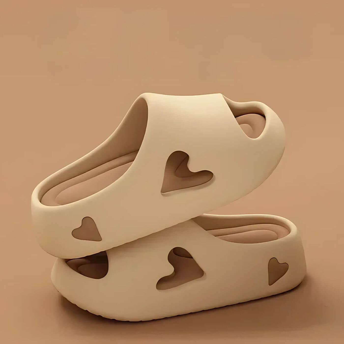 Amora™ - Flip-flops med hängande hjärtdesign och molnlik känsla