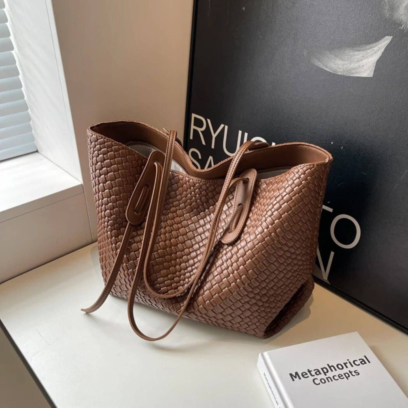 Amalie™ – Luksuriös Vävd Axelväska
