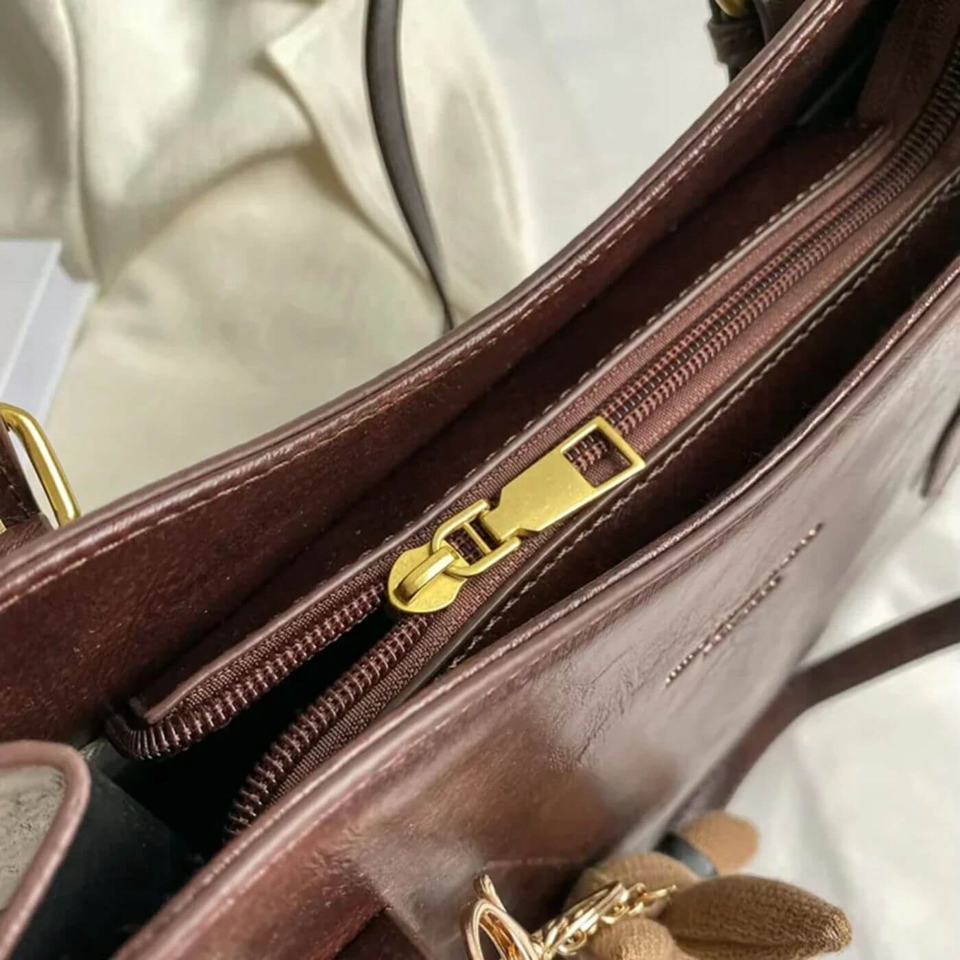 Lene™ – Kanin Charm Vintage Skulderveske i Skinn