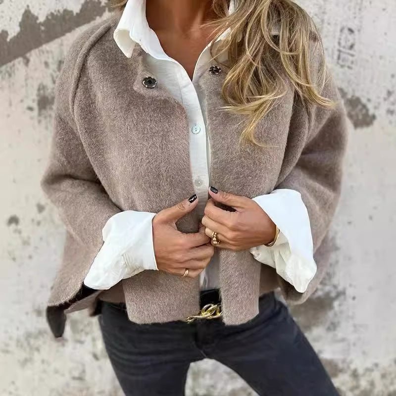 Amber™ | Cape med eleganta utstickande ärmar